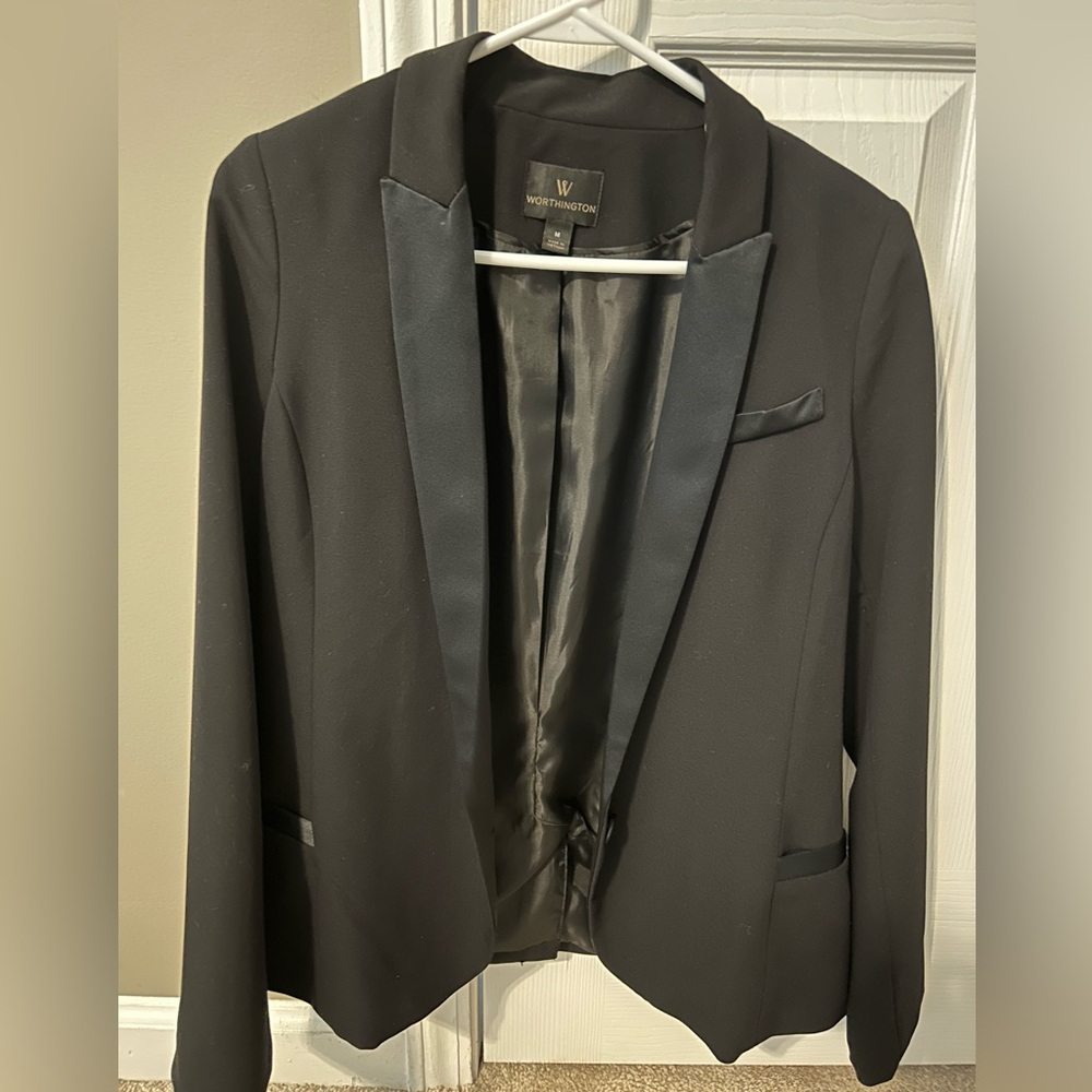 Woman’s black blazer